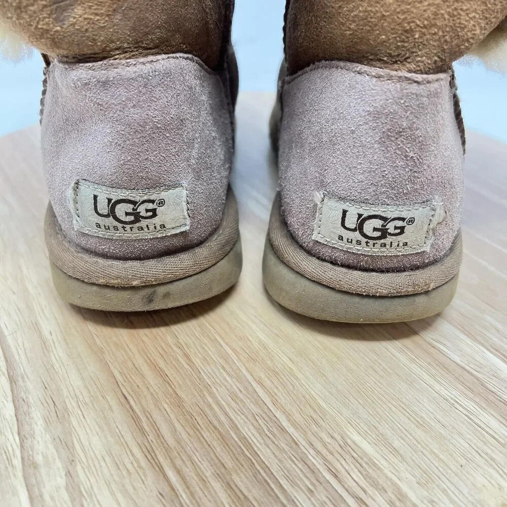 UGG Boots Classic Bailey Button Womens Sz 7 Brown Leather Sheepskin Winter 5803